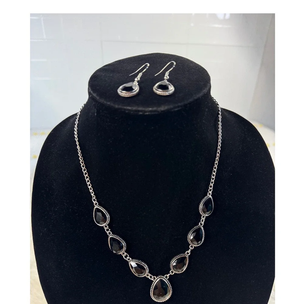 Black Teardrop Crystal Necklace and Earring‎ Set Silver Tone Bib Statement